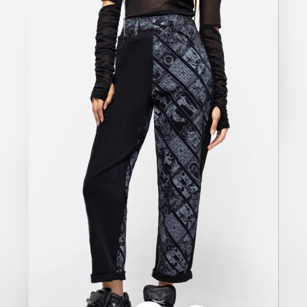 ISO!!! Disturbia Black and Gray Graphic Women's Cropped Pants - Picture 1 of 1